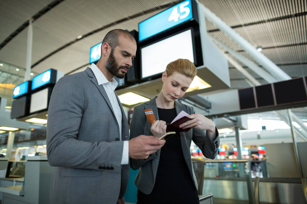 Complete UK airport guide covering Heathrow, Gatwick, Stansted, Luton, London City, Southend, Biggin Hill, Farnborough, Manchester and Birmingham airports